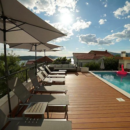 Apartments Gazebo โตรกีร์ ภายนอก รูปภาพ