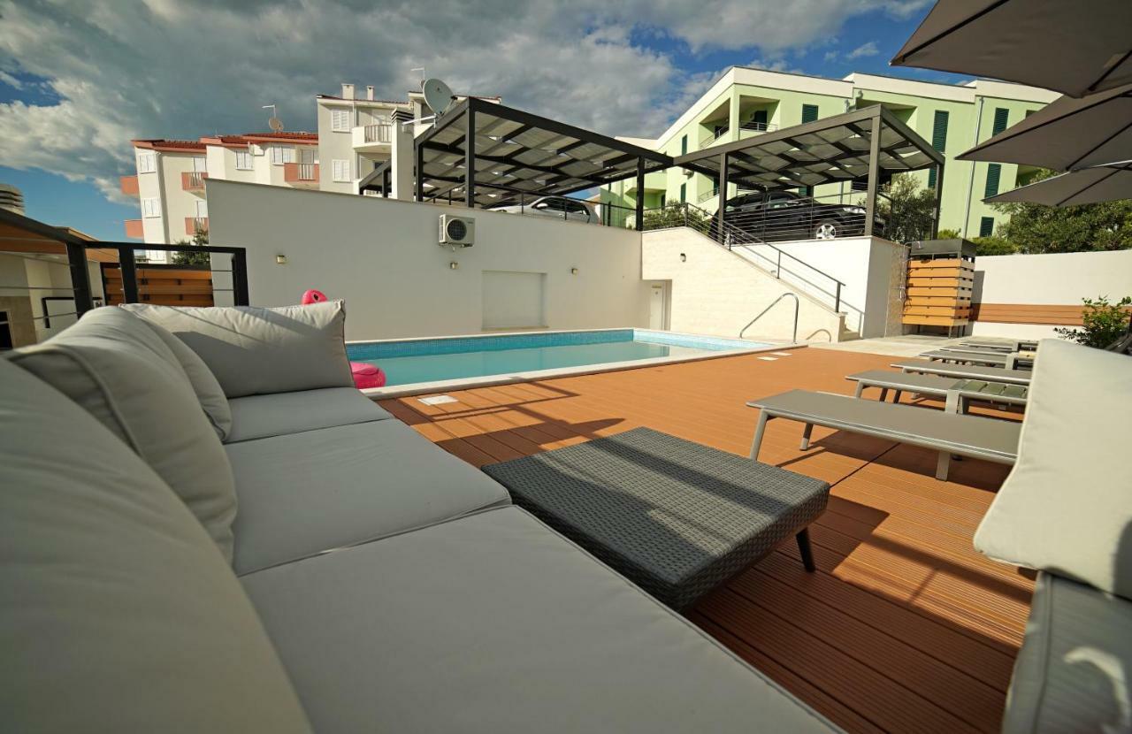 Apartments Gazebo โตรกีร์ ภายนอก รูปภาพ